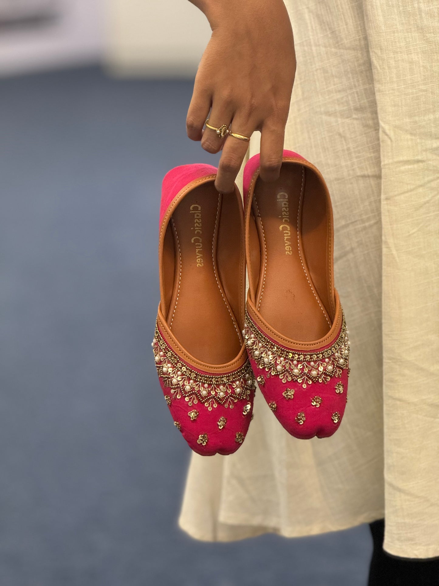 Sara (juttis) - Pink