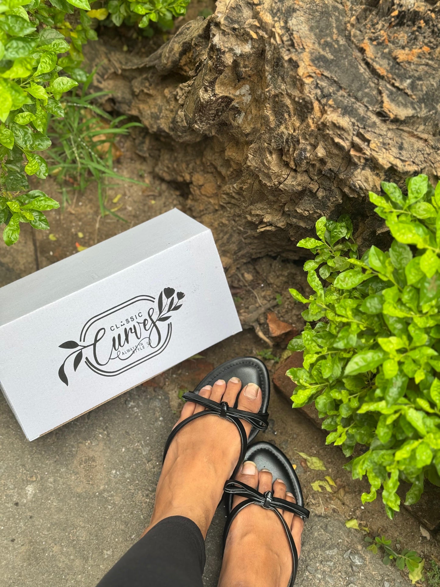 Noir Step Flats - Black
