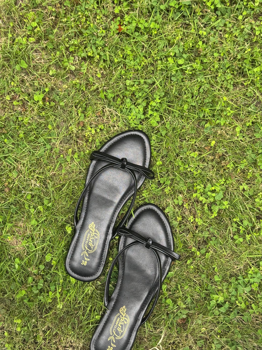 Noir Step Flats - Black